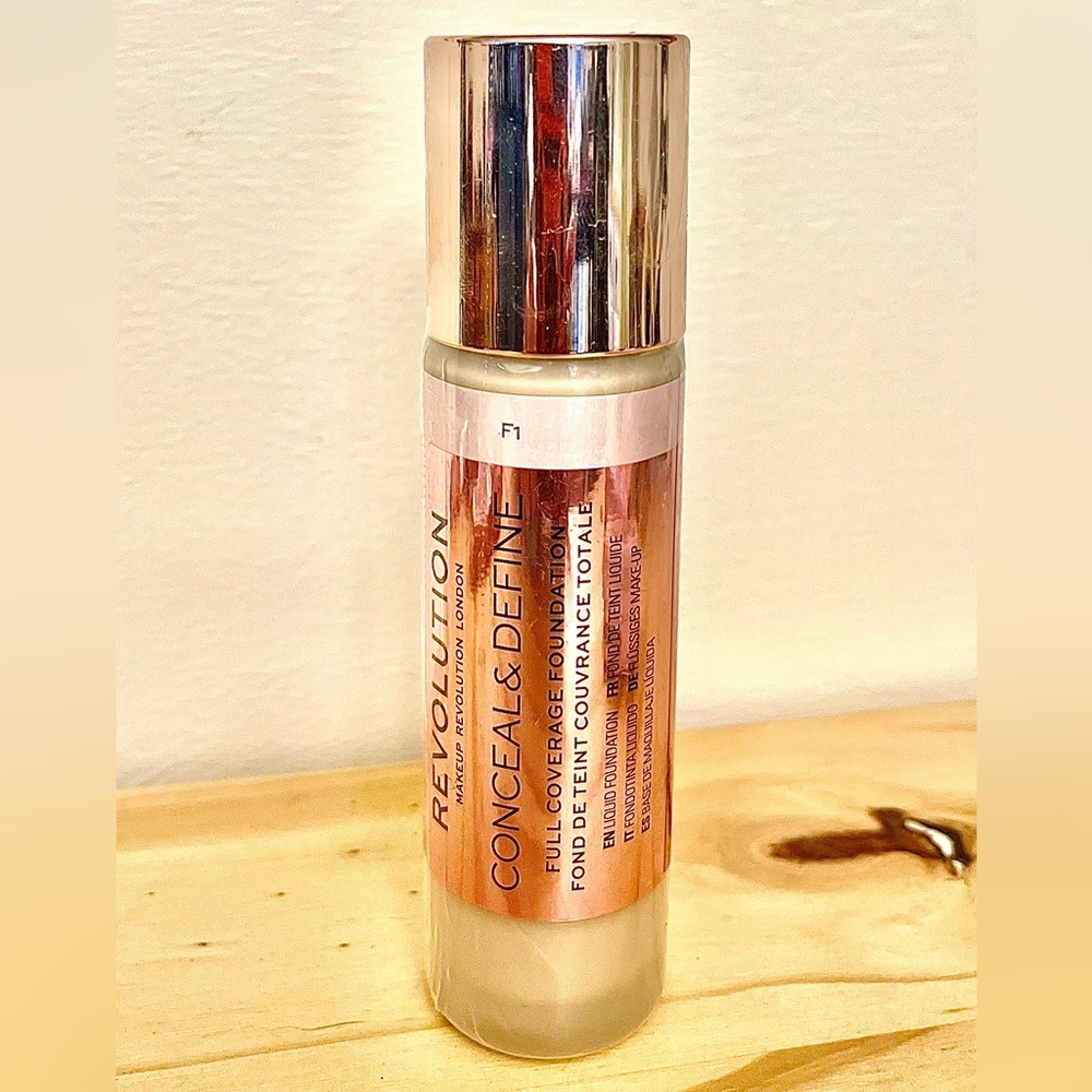 Revolution Conceal & Define Foundation - F1